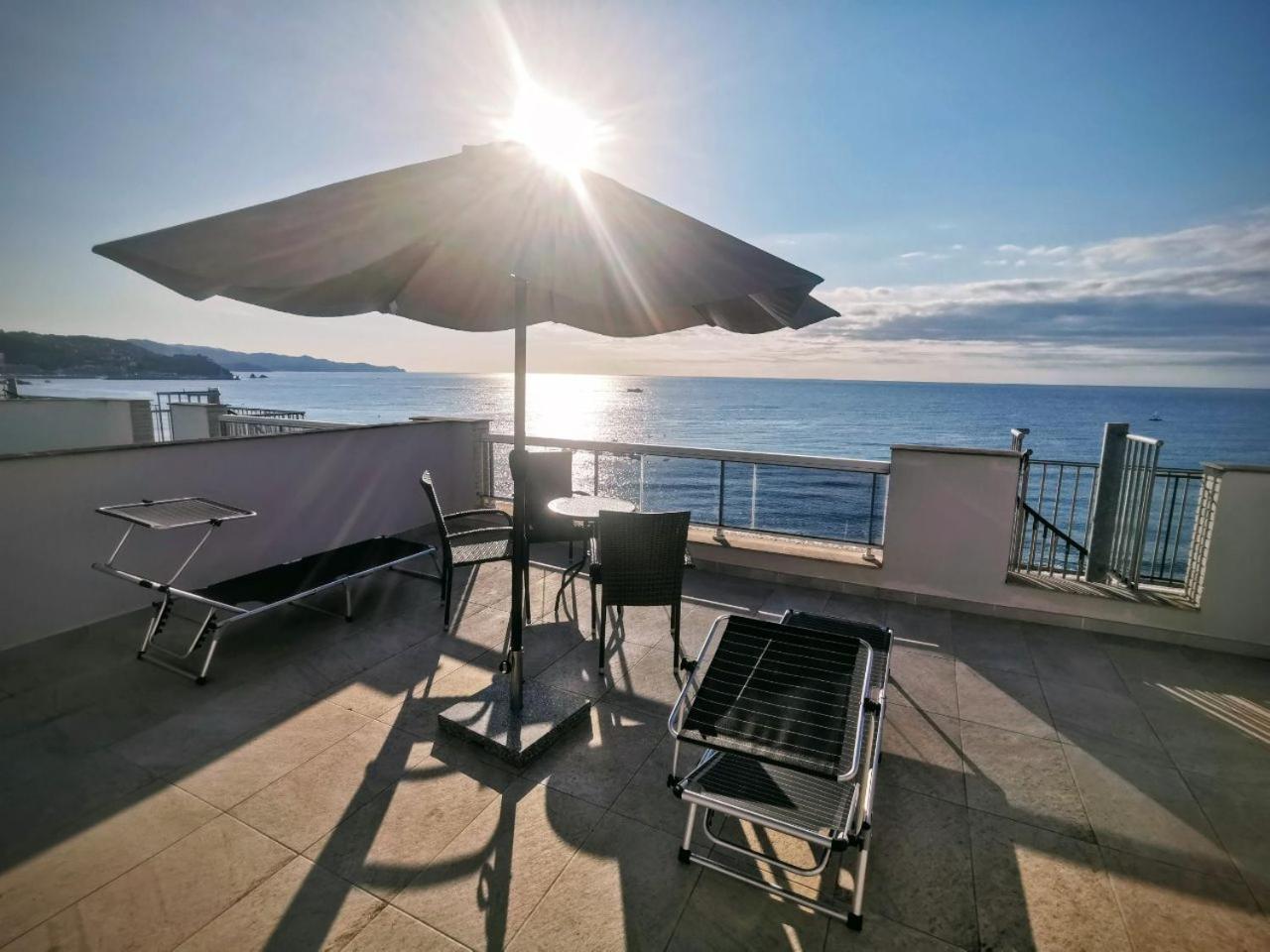 Seafront Apartment In Blanes Luaran gambar